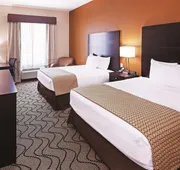 La Quinta Inn & Suites by Wyndham Marshall hotel detail image 7