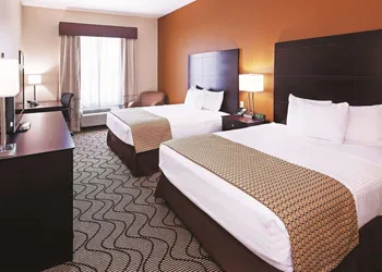 La Quinta Inn & Suites by Wyndham Marshall hotel thumbnail 7