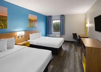 Days Inn & Suites by Wyndham Northwest Indianapolis hotel thumbnail 8