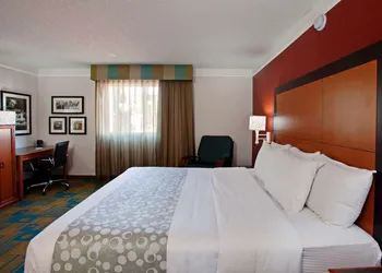 La Quinta Inn & Suites by Wyndham Irvine Spectrum hotel thumbnail 6