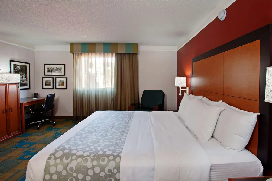 La Quinta Inn & Suites by Wyndham Irvine Spectrum hotel detail image 6