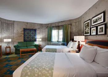 La Quinta Inn & Suites by Wyndham Irvine Spectrum hotel thumbnail 7