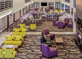 La Quinta Inn & Suites by Wyndham Lubbock West Medical Centr hotel thumbnail 2