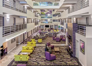 La Quinta Inn & Suites by Wyndham Lubbock West Medical Centr hotel thumbnail 3