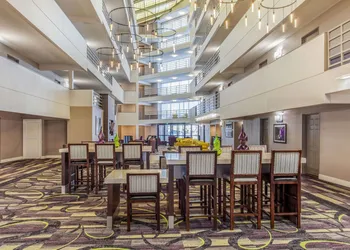 La Quinta Inn & Suites by Wyndham Lubbock West Medical Centr hotel thumbnail 4