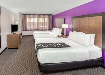 La Quinta Inn & Suites by Wyndham Lubbock West Medical Centr hotel thumbnail 6