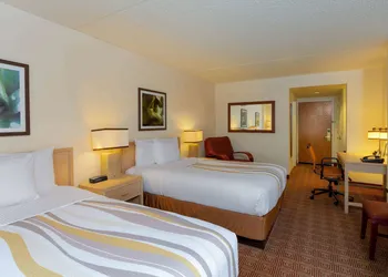 La Quinta Inn & Suites by Wyndham Garden City hotel thumbnail 6