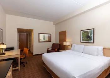 La Quinta Inn & Suites by Wyndham Garden City hotel thumbnail 7