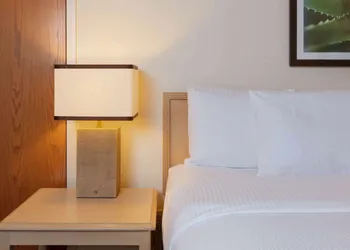 La Quinta Inn & Suites by Wyndham Garden City hotel thumbnail 8
