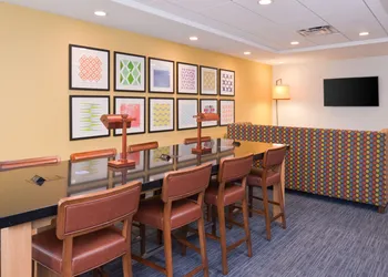 Holiday Inn Express & Suites Indianapolis Dtn-Conv Ctr Area by IHG hotel thumbnail 2