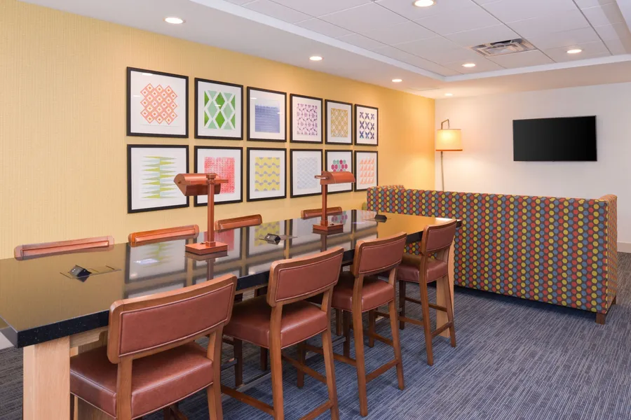 Holiday Inn Express & Suites Indianapolis Dtn-Conv Ctr Area by IHG hotel detail image 2