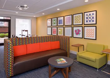 Holiday Inn Express & Suites Indianapolis Dtn-Conv Ctr Area by IHG hotel thumbnail 3