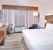 Holiday Inn Express & Suites Indianapolis Dtn-Conv Ctr Area by IHG hotel detail image 4