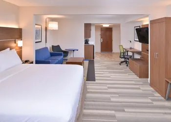 Holiday Inn Express & Suites Indianapolis Dtn-Conv Ctr Area by IHG hotel thumbnail 8