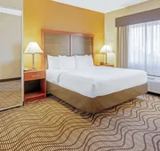 La Quinta Inn & Suites by Wyndham Midwest City - Tinker AFB hotel detail image 4