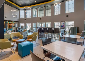 Clarion Pointe Indianapolis Airport hotel thumbnail 5