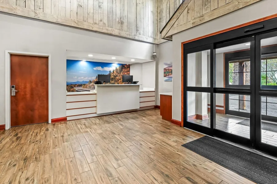 La Quinta Inn & Suites by Wyndham Boone University hotel detail image 2