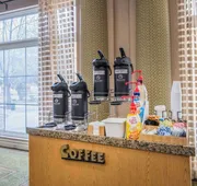 La Quinta Inn & Suites by Wyndham Colorado Springs South AP hotel detail image 7