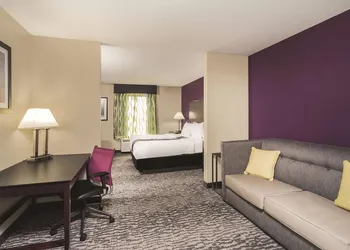 La Quinta Inn & Suites by Wyndham Louisville East hotel thumbnail 8