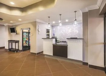 La Quinta Inn & Suites by Wyndham Louisville East hotel thumbnail 3