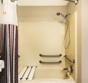 La Quinta Inn & Suites by Wyndham Louisville East hotel detail image 4