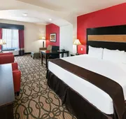 La Quinta Inn & Suites by Wyndham Pearsall hotel detail image 4