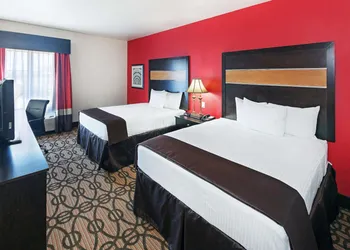 La Quinta Inn & Suites by Wyndham Pearsall hotel thumbnail 5