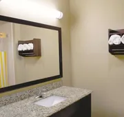 La Quinta Inn & Suites by Wyndham Pearsall hotel detail image 7