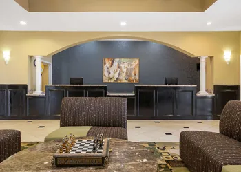 La Quinta Inn & Suites by Wyndham Pearland - Houston South hotel thumbnail 3