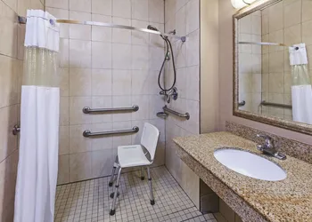 La Quinta Inn & Suites by Wyndham Pearland - Houston South hotel thumbnail 4