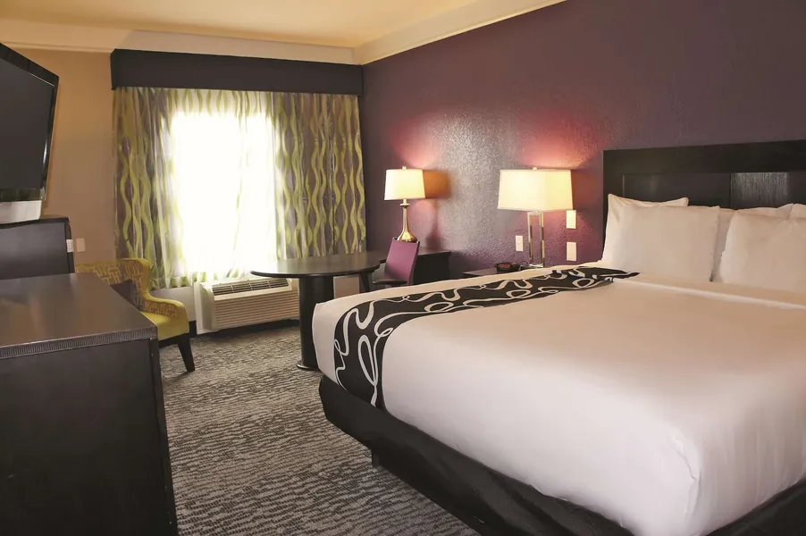 La Quinta Inn & Suites by Wyndham Pearland - Houston South hotel detail image 6