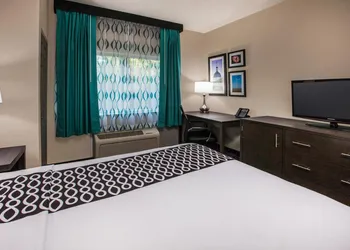 La Quinta Inn by Wyndham Indianapolis North at Pyramids hotel thumbnail 5