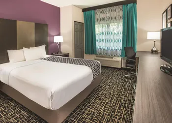 La Quinta Inn by Wyndham Indianapolis North at Pyramids hotel thumbnail 6