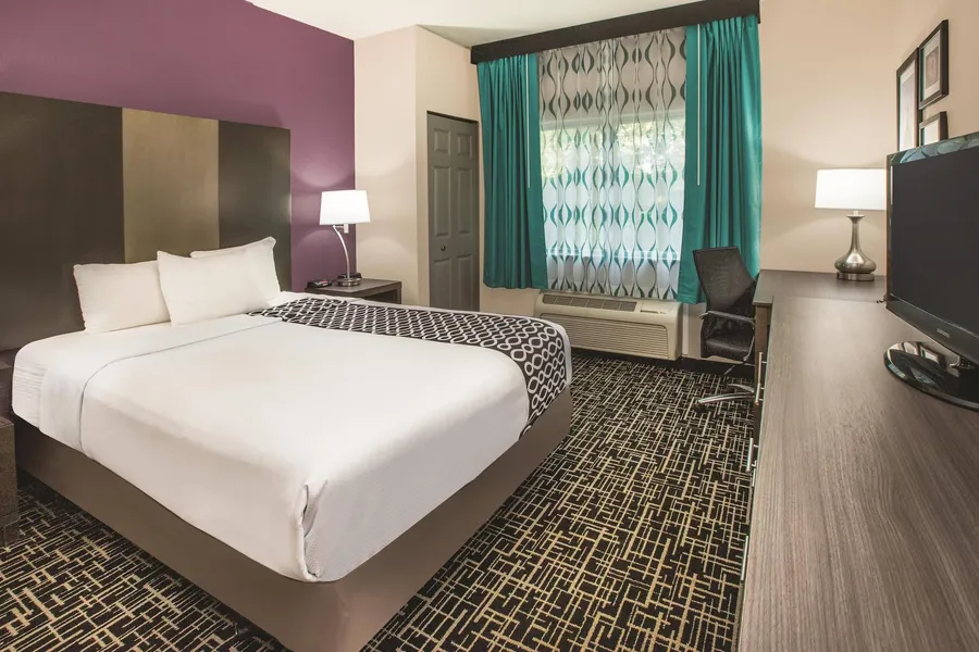 La Quinta Inn by Wyndham Indianapolis North at Pyramids hotel detail image 6