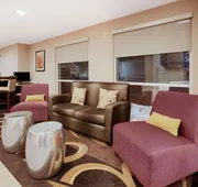 La Quinta Inn & Suites by Wyndham Detroit Utica hotel detail image 5
