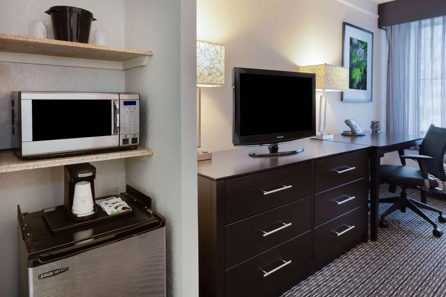 La Quinta Inn & Suites by Wyndham Detroit Utica hotel detail image 6
