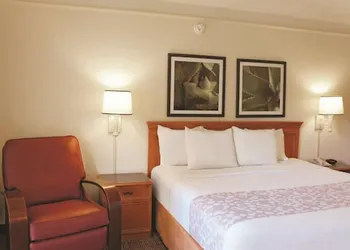 Baymont by Wyndham Houston La Porte hotel thumbnail 4