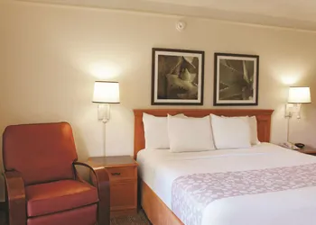 Baymont by Wyndham Houston La Porte hotel thumbnail 4