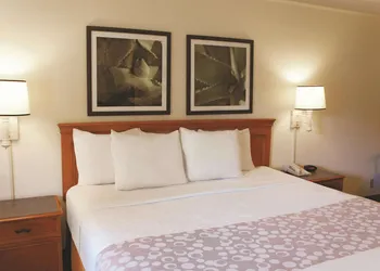 Baymont by Wyndham Houston La Porte hotel thumbnail 5