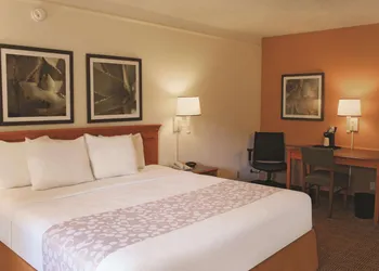 Baymont by Wyndham Houston La Porte hotel thumbnail 8