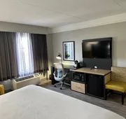 La Quinta Inn & Suites by Wyndham Dallas Arlington South hotel detail image 7