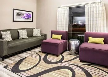 La Quinta Inn by Wyndham Dallas Uptown hotel thumbnail 4