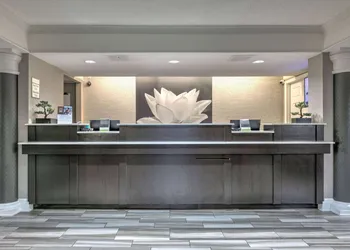 La Quinta Inn by Wyndham Dallas Uptown hotel thumbnail 5