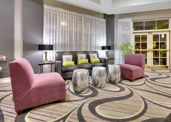 La Quinta Inn & Suites by Wyndham Dallas North Central hotel thumbnail 3