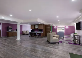 La Quinta Inn by Wyndham Kansas City Lenexa hotel thumbnail 3