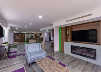 La Quinta Inn by Wyndham Kansas City Lenexa hotel thumbnail 4