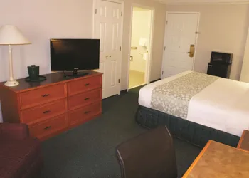 La Quinta Inn by Wyndham Kansas City Lenexa hotel thumbnail 7