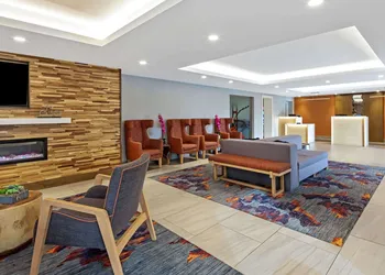 La Quinta Inn & Suites by Wyndham San Francisco Airport N hotel thumbnail 2