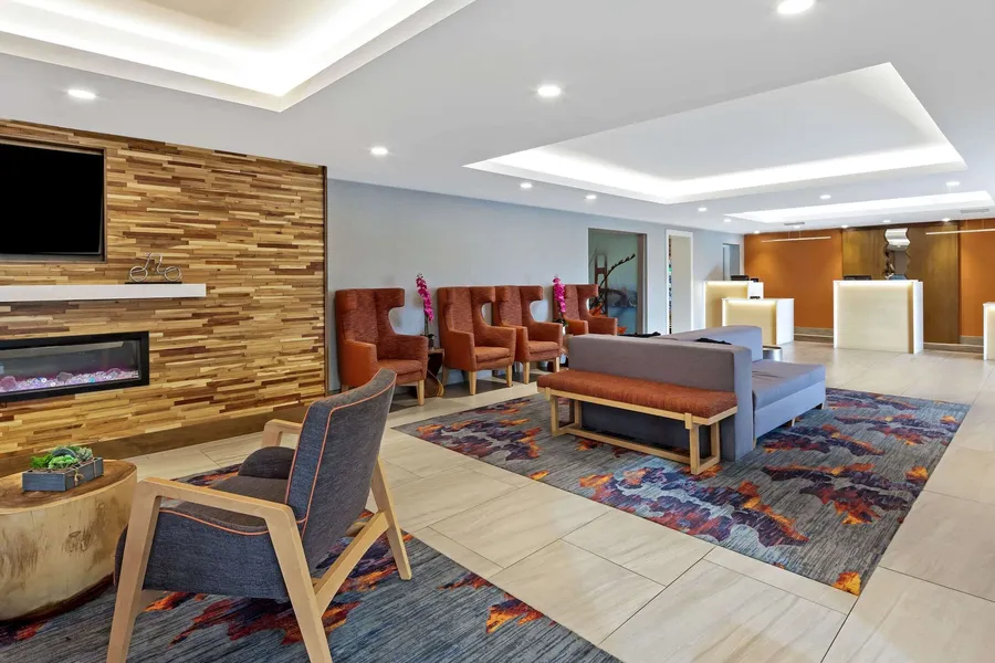 La Quinta Inn & Suites by Wyndham San Francisco Airport N hotel detail image 2