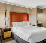 La Quinta Inn & Suites by Wyndham San Francisco Airport N hotel detail image 4